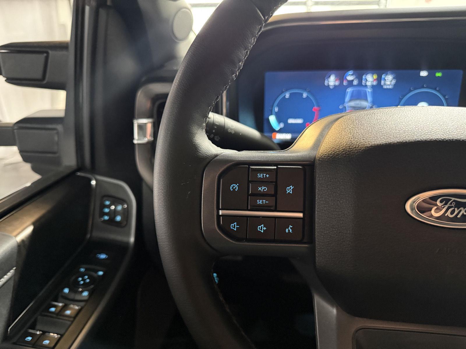 Vehicle photo 14