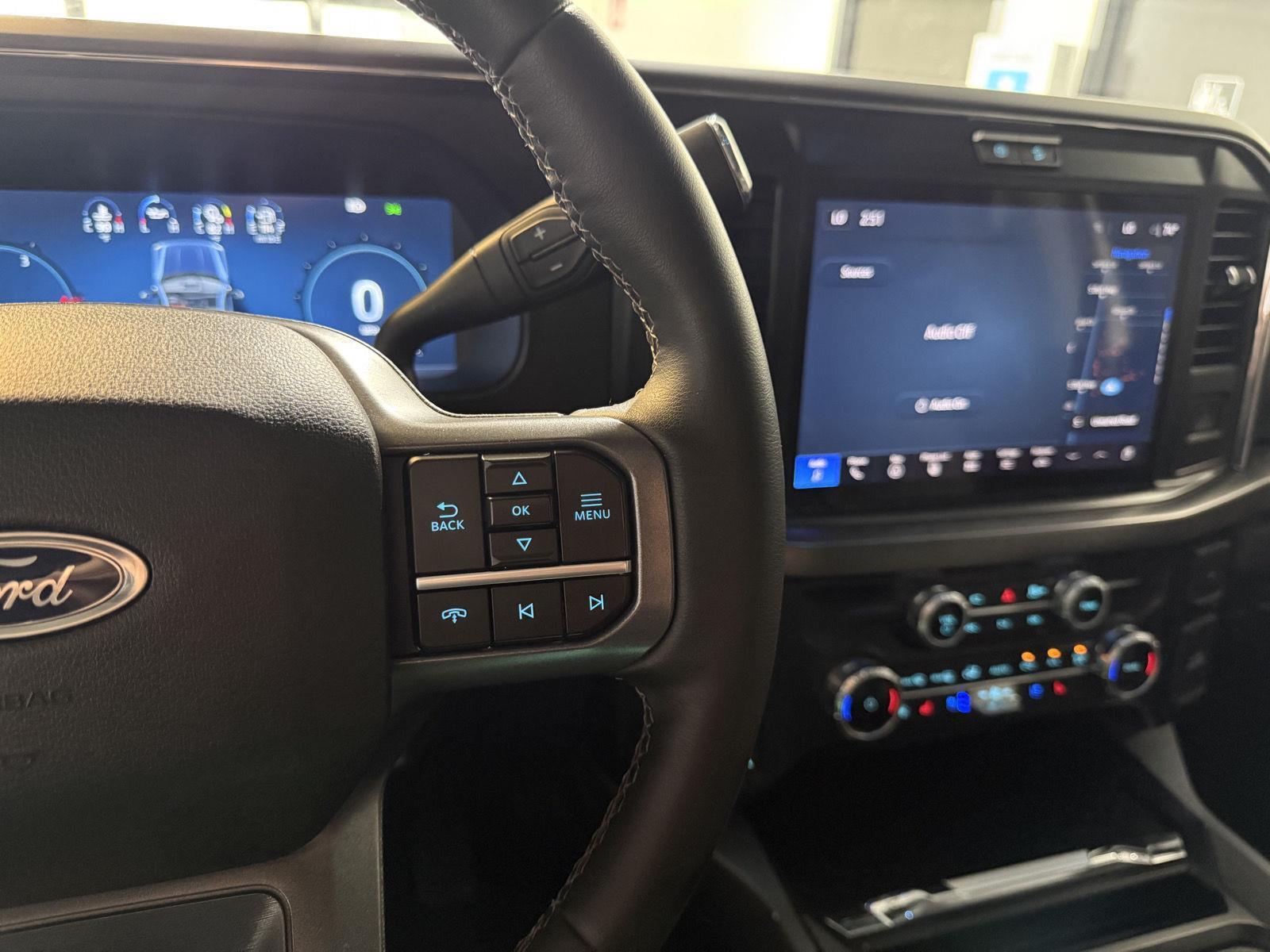 Vehicle photo 15