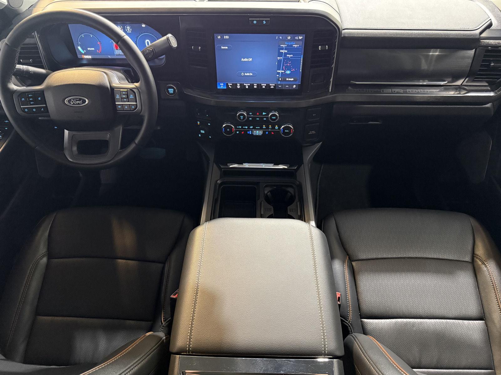 Vehicle photo 17