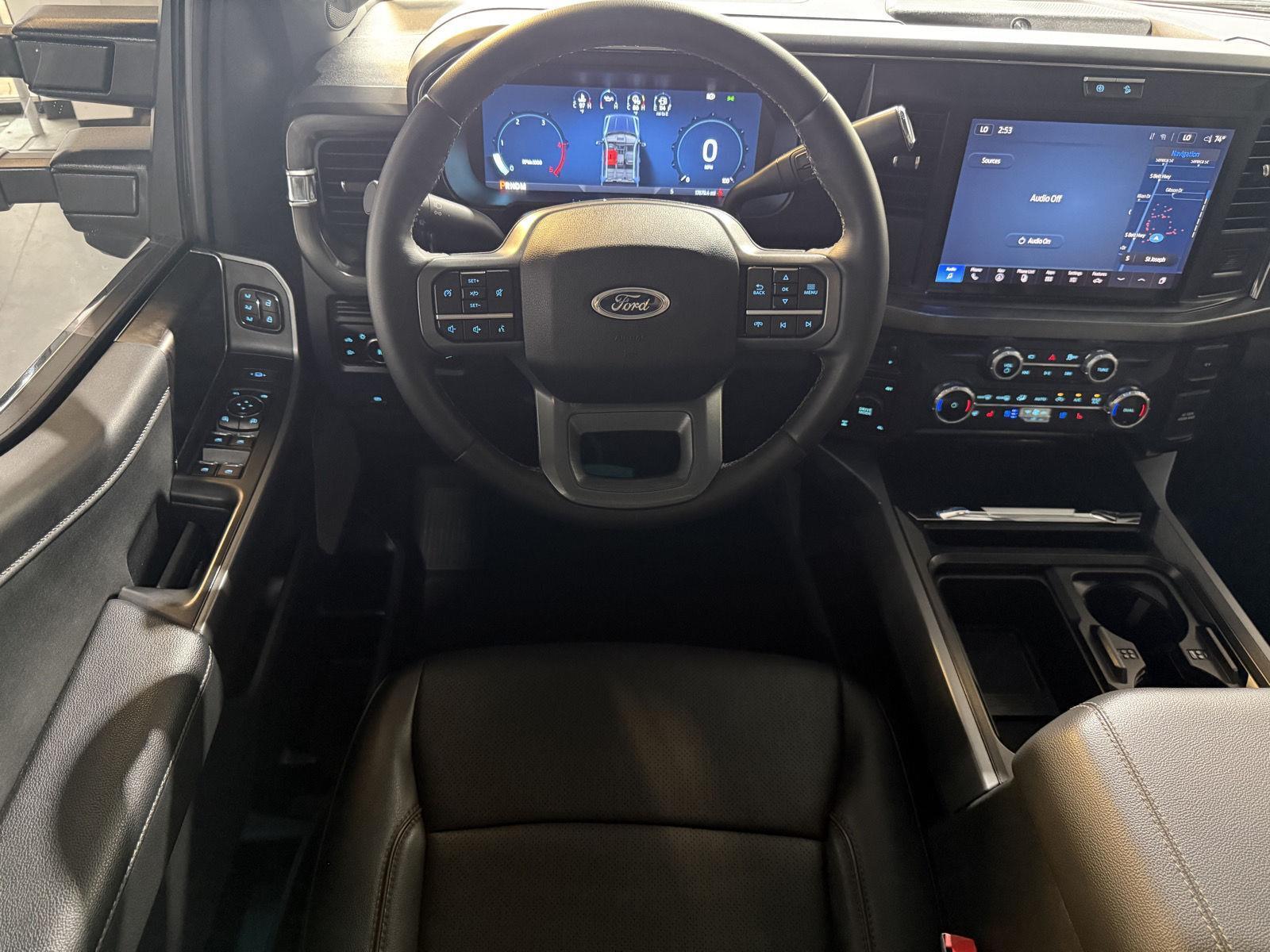 Vehicle photo 18
