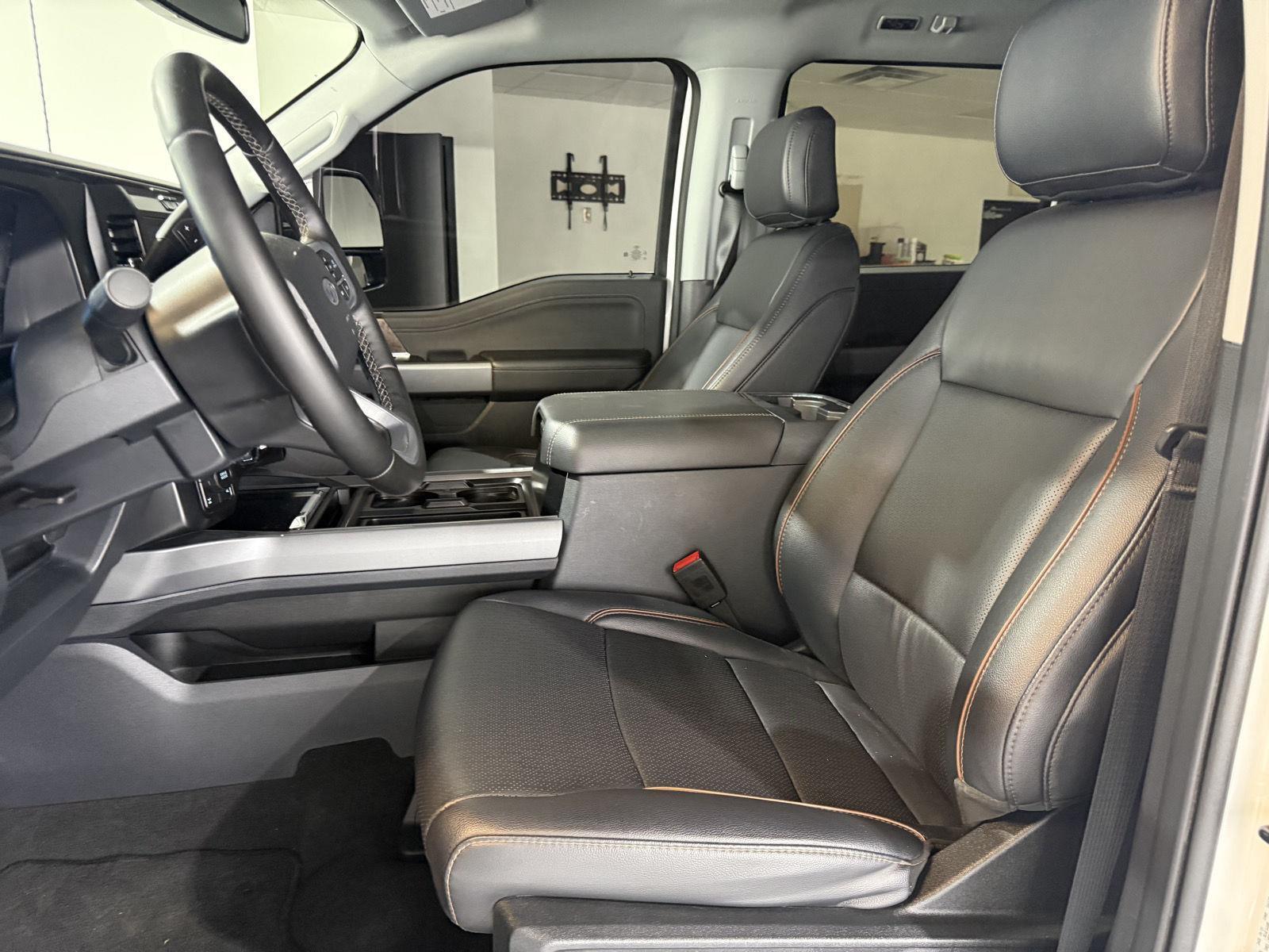 Vehicle photo 19