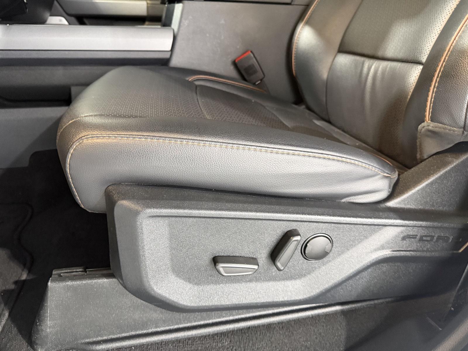 Vehicle photo 21