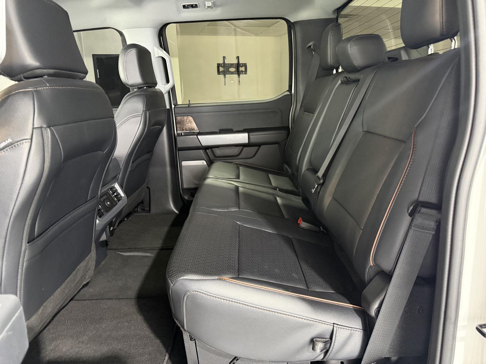 Vehicle photo 24