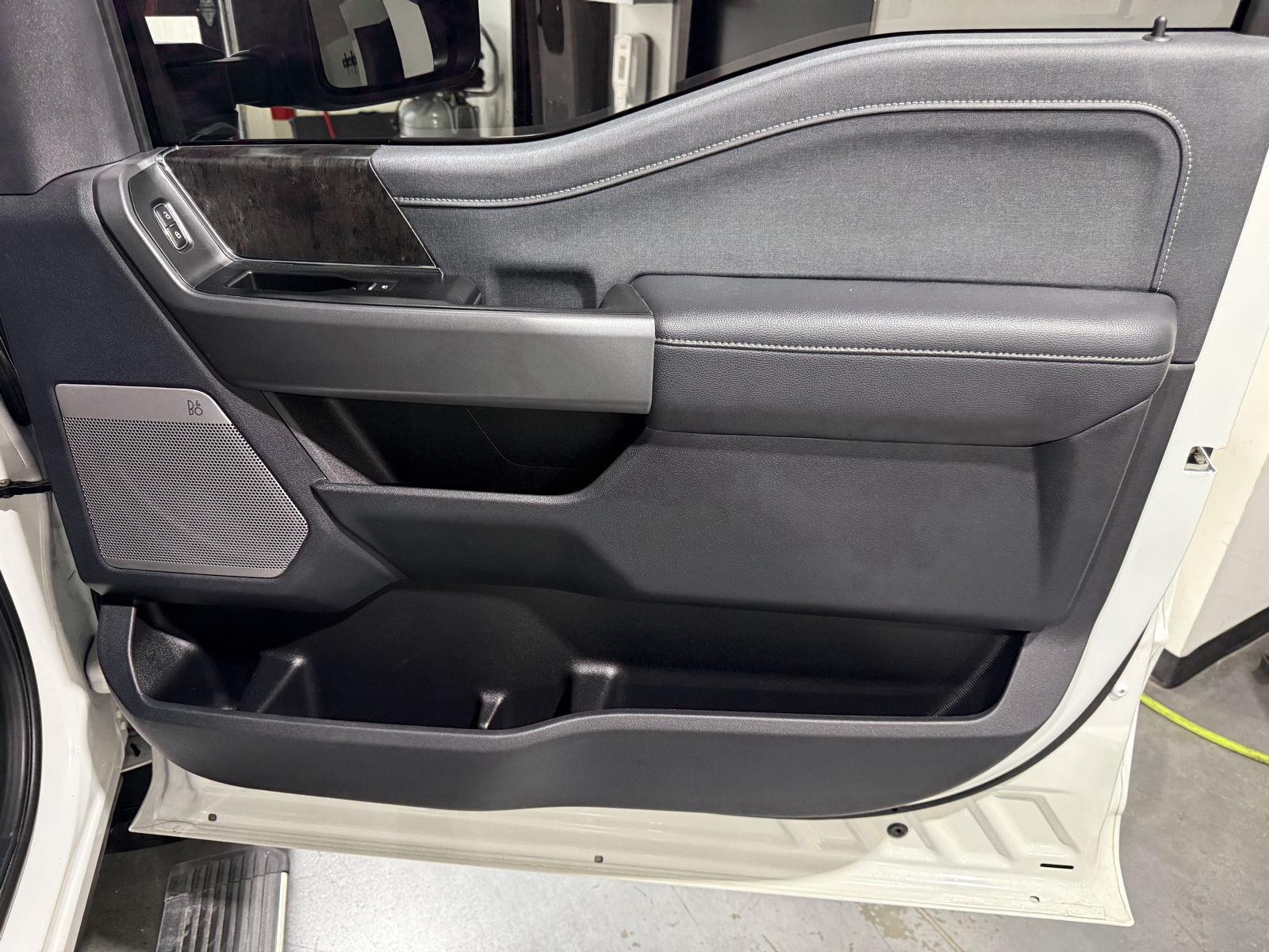 Vehicle photo 26