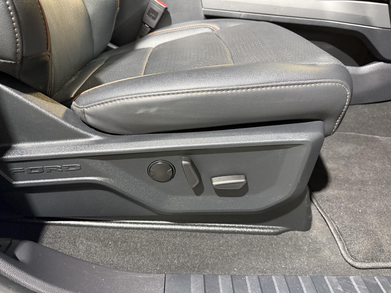 Vehicle photo 28
