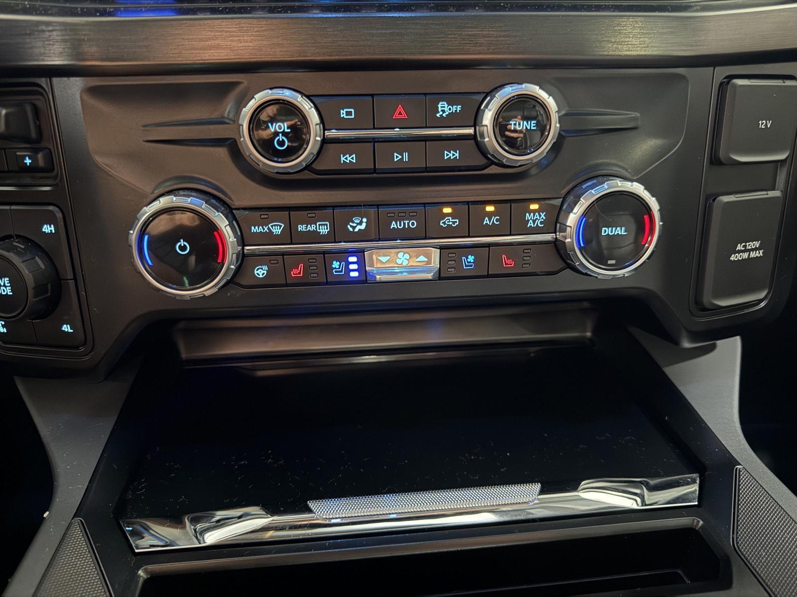 Vehicle photo 33