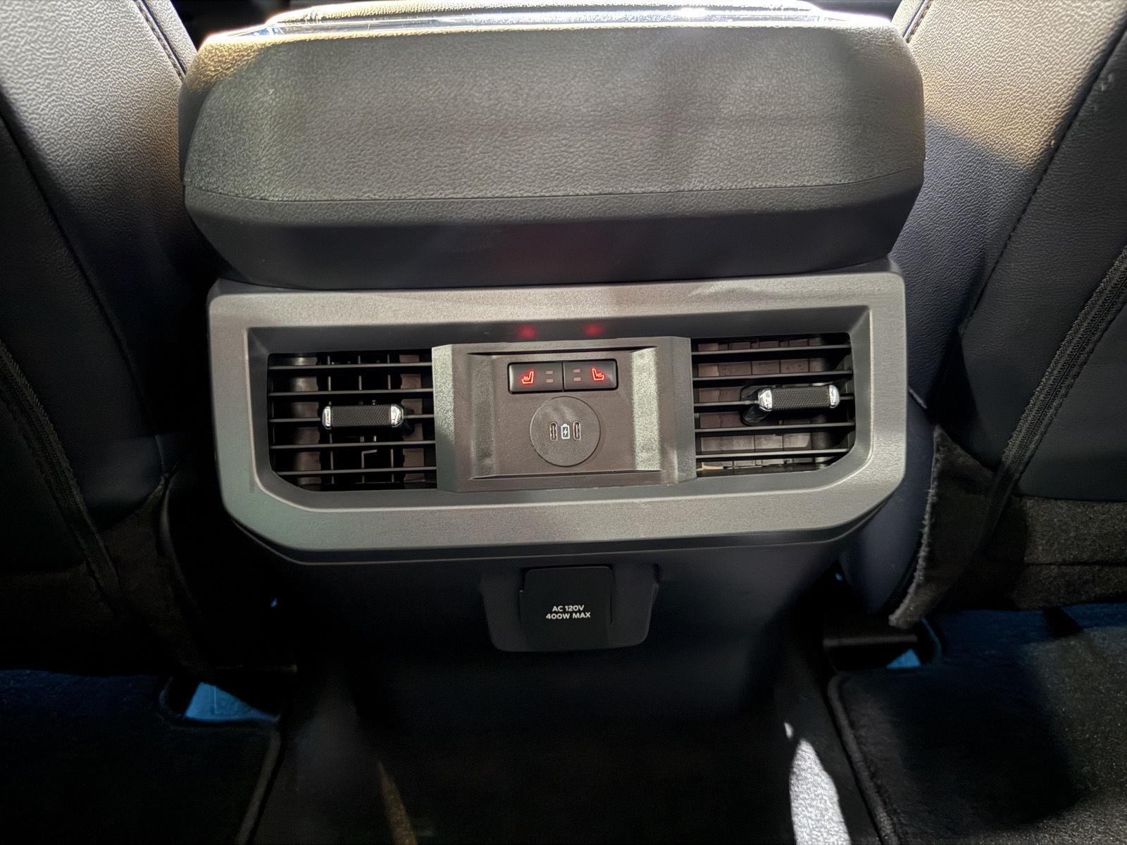 Vehicle photo 37