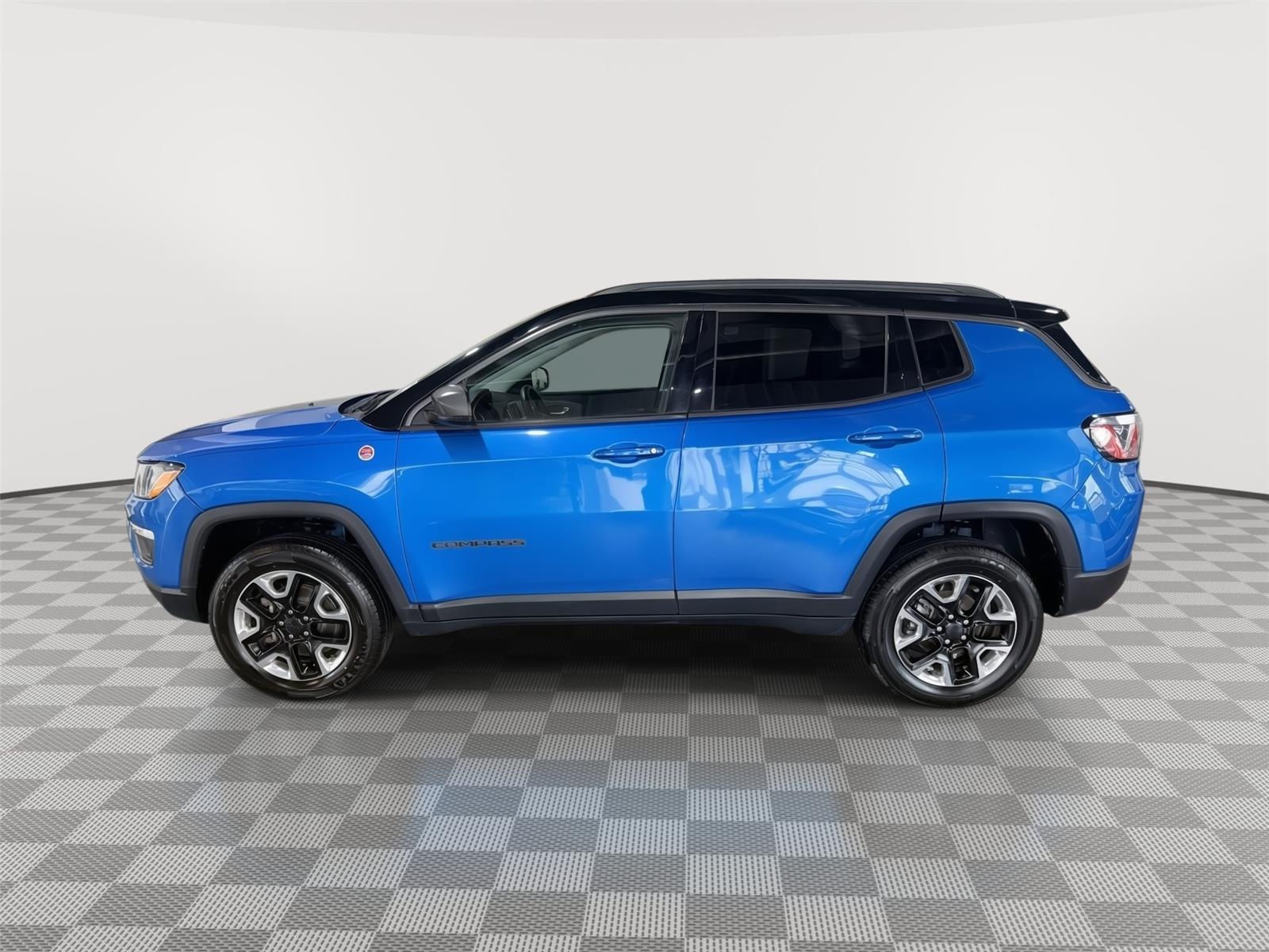 Vehicle photo 2