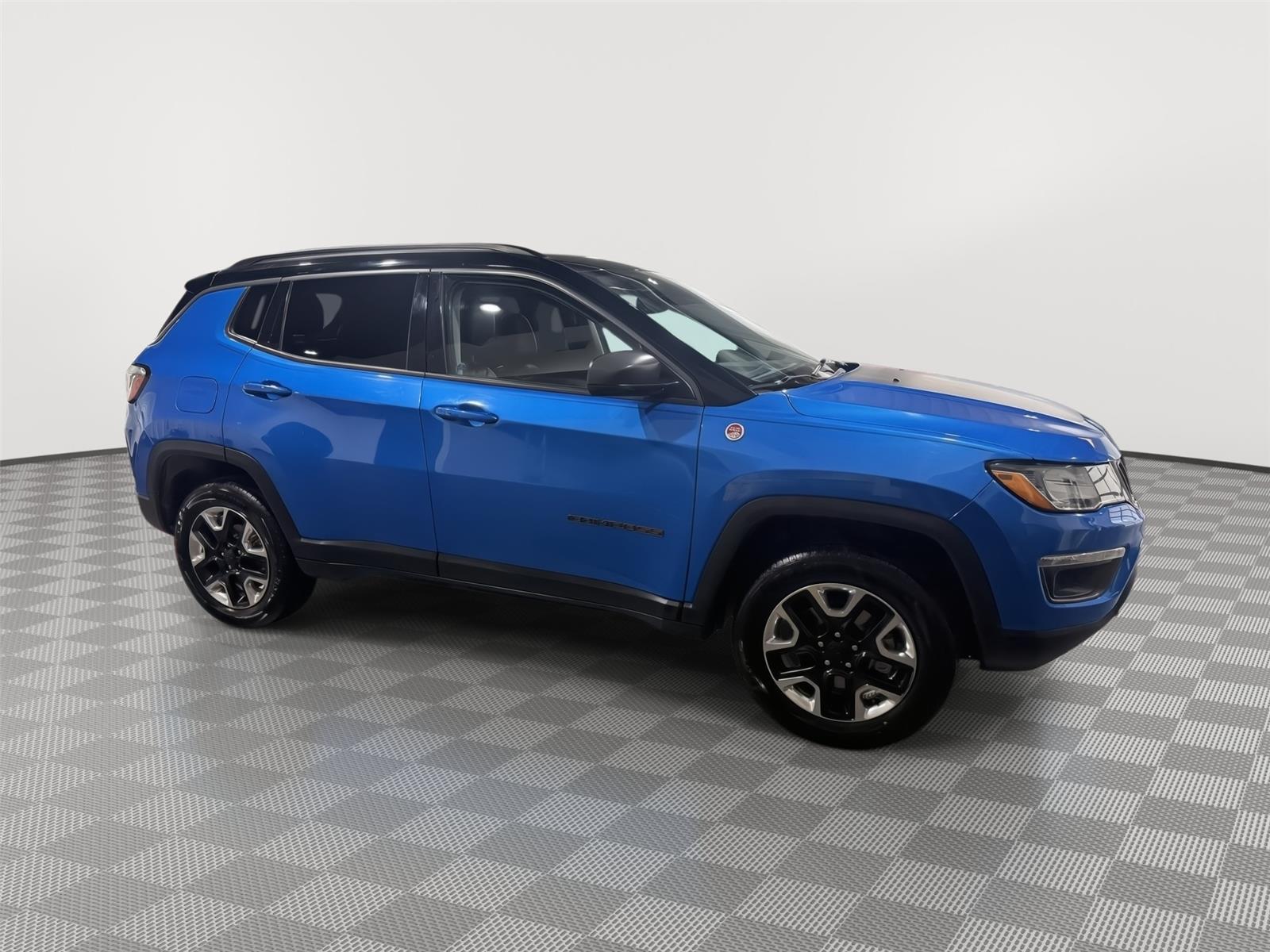 Vehicle photo 6