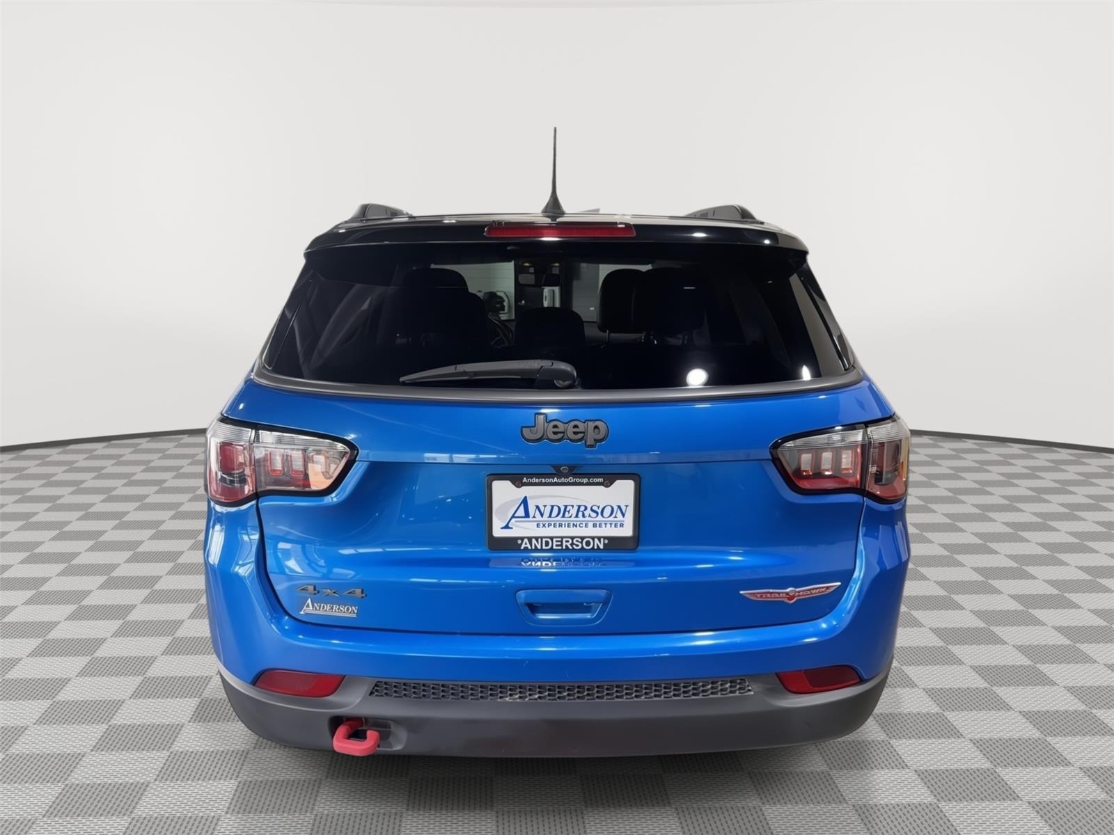 Vehicle photo 8