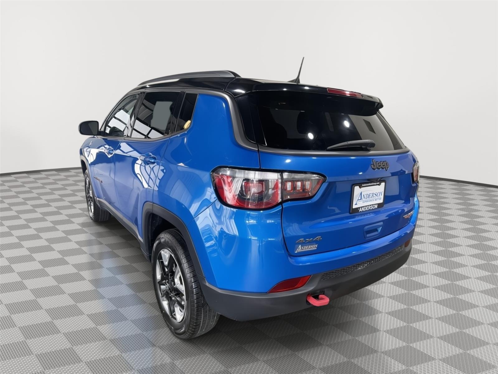 Vehicle photo 9