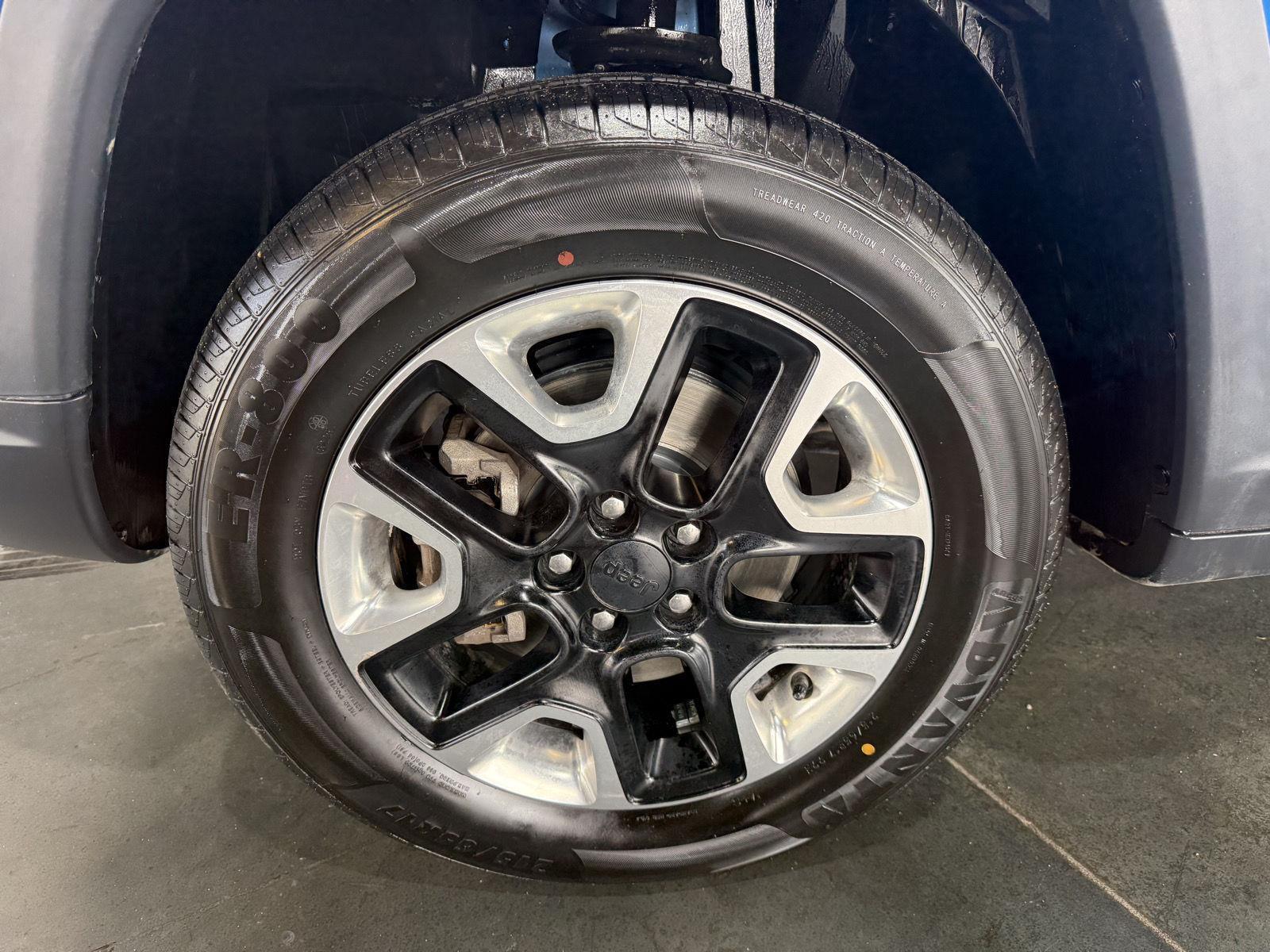 Vehicle photo 10