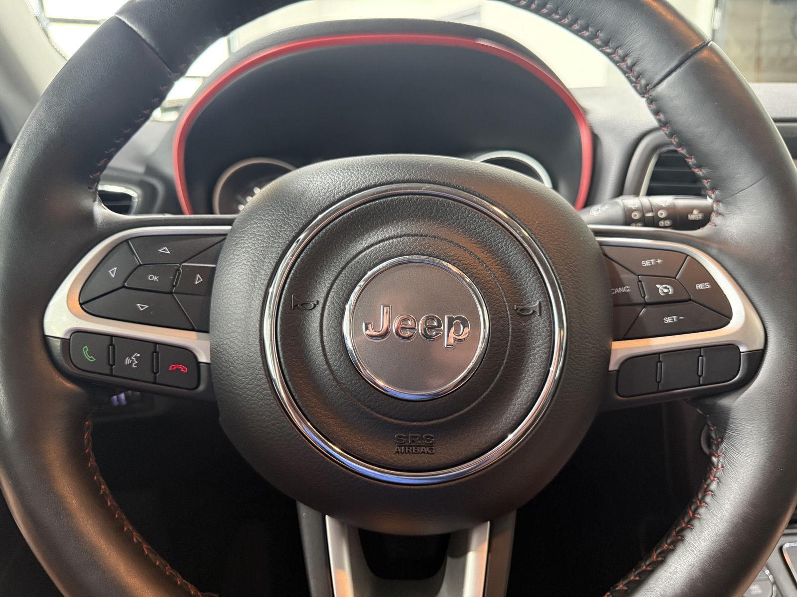 Vehicle photo 12
