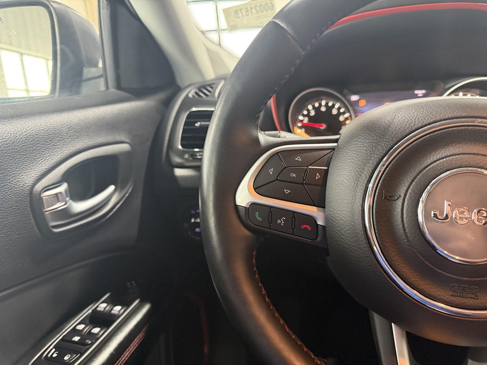 Vehicle photo 13
