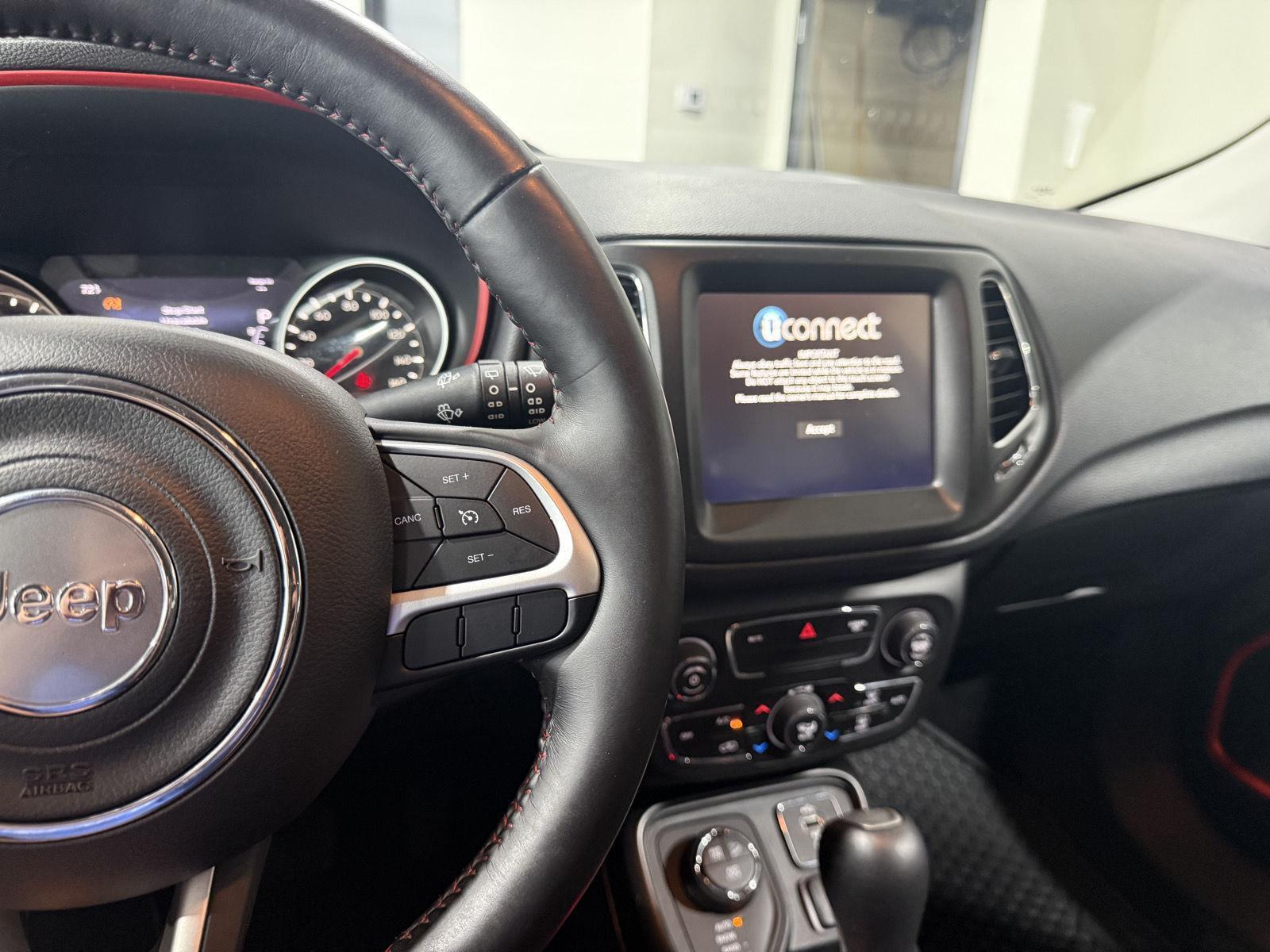 Vehicle photo 14