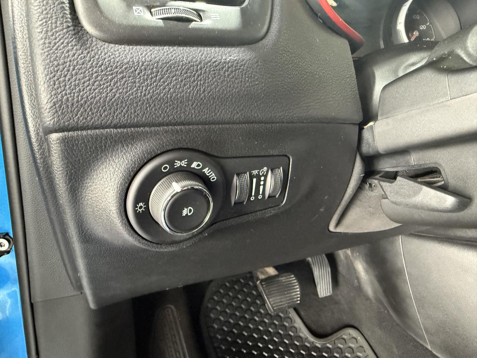 Vehicle photo 15