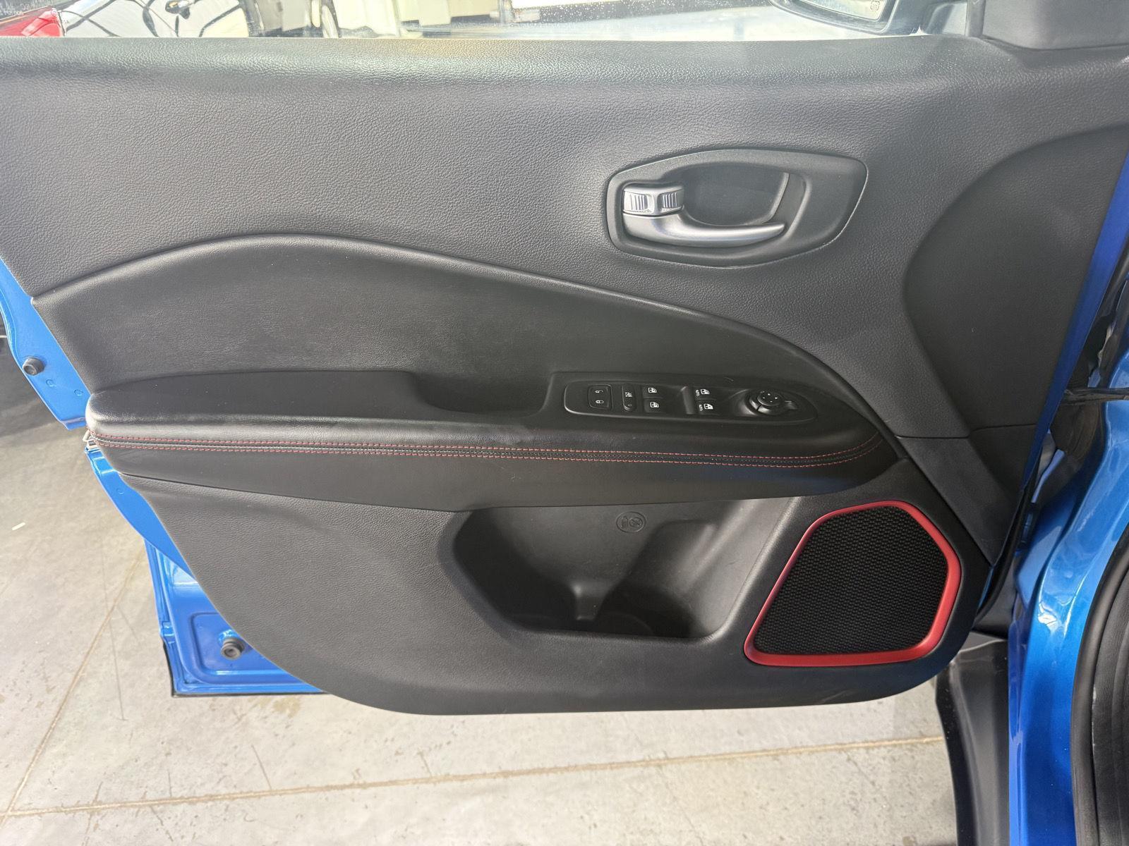 Vehicle photo 20