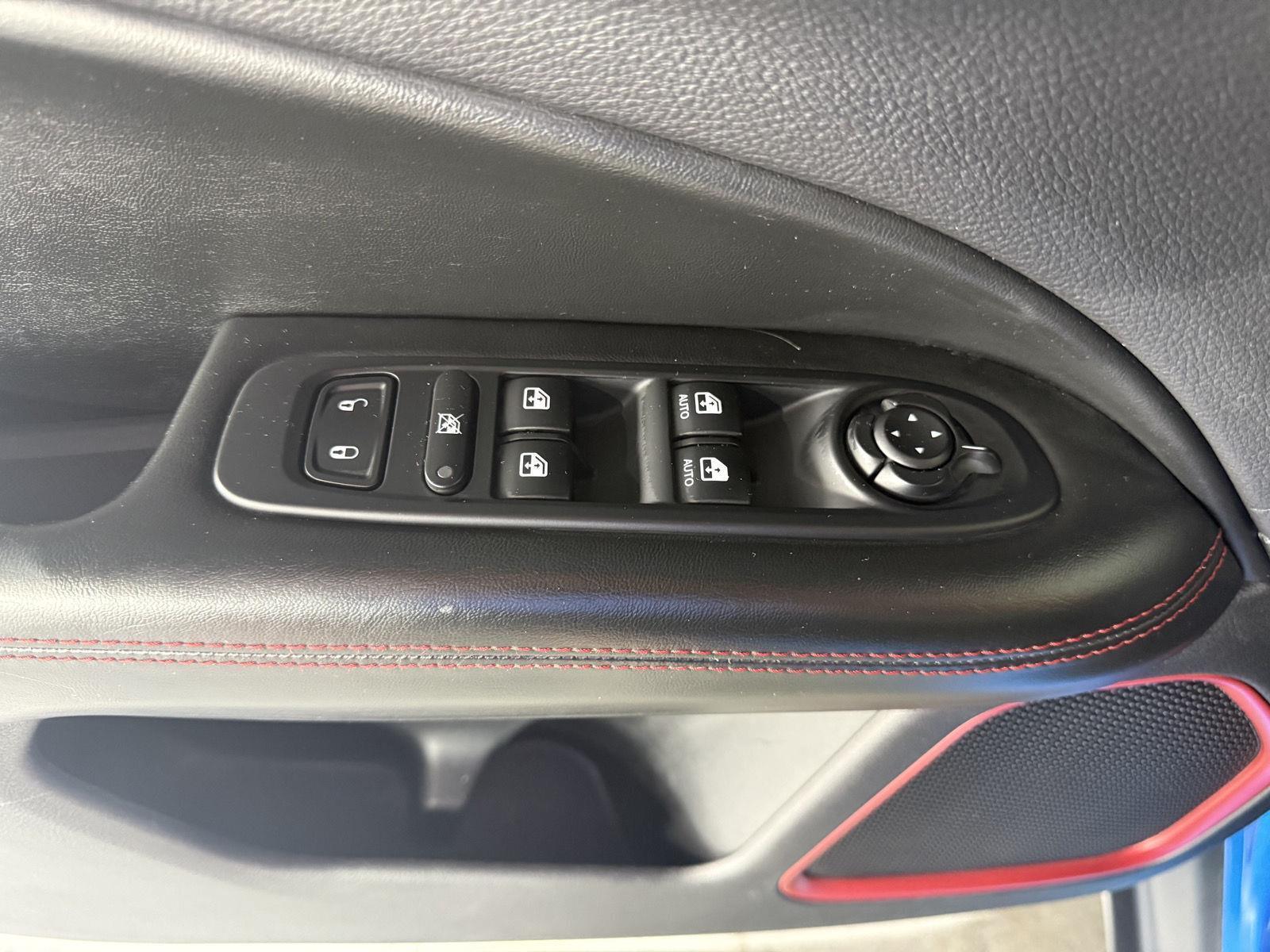 Vehicle photo 21