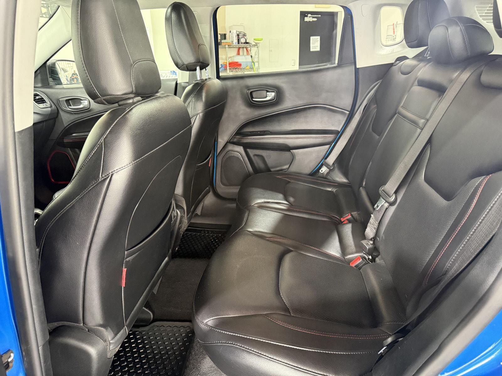 Vehicle photo 23