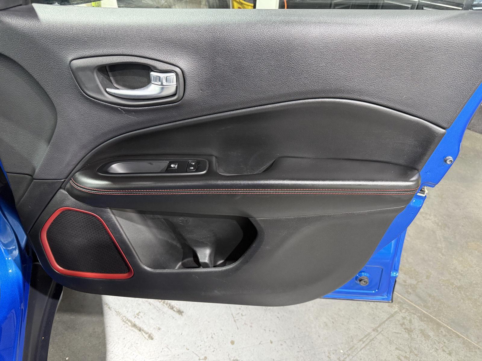 Vehicle photo 25