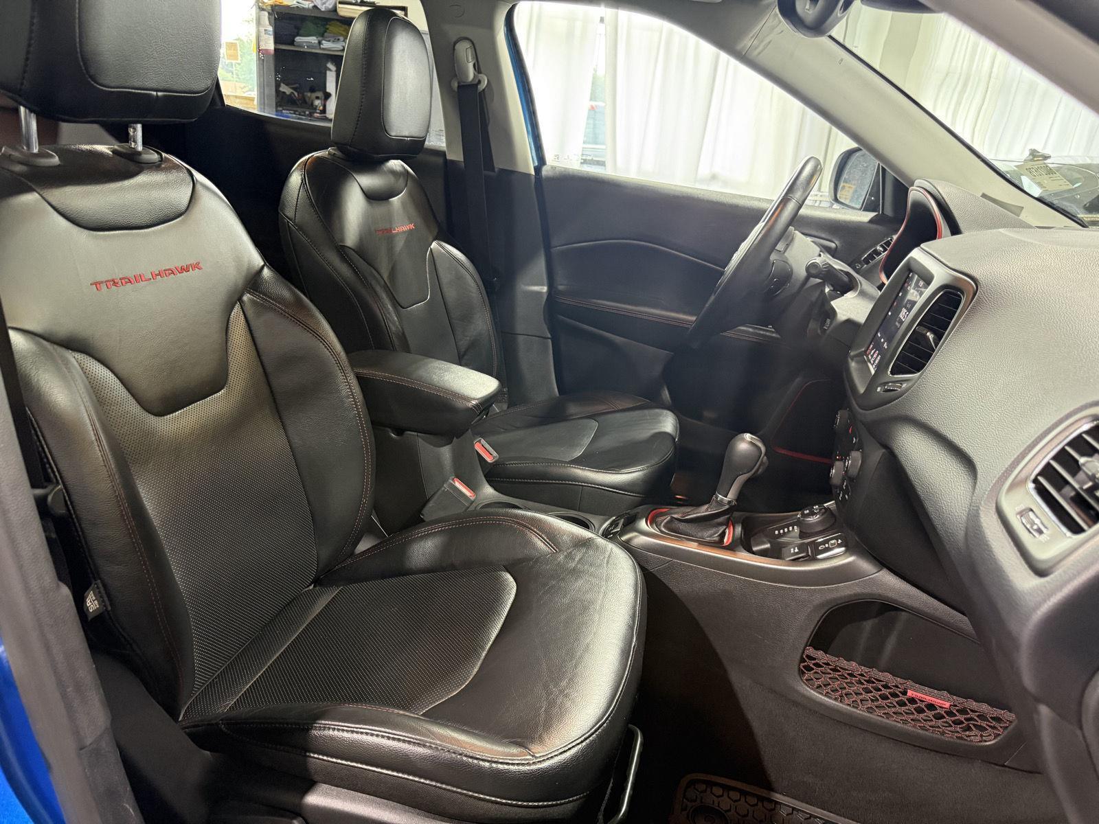 Vehicle photo 26