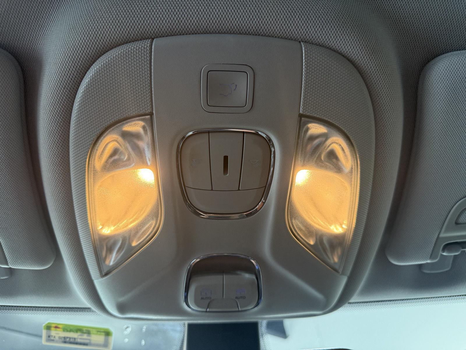 Vehicle photo 27