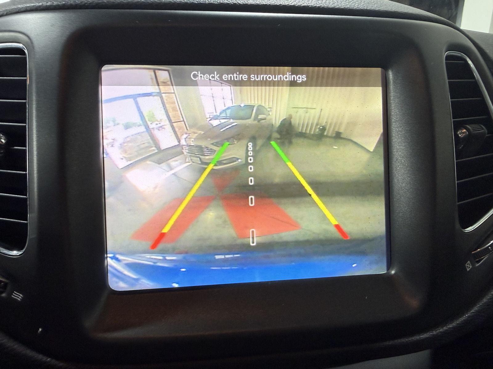 Vehicle photo 30