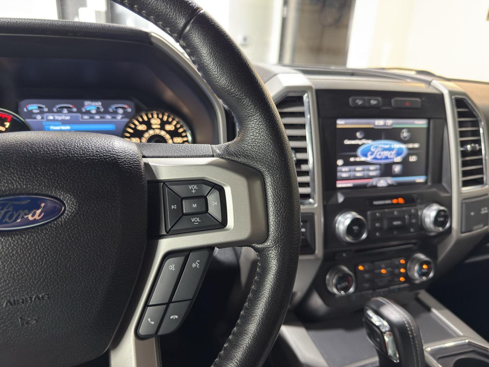 Vehicle photo 12