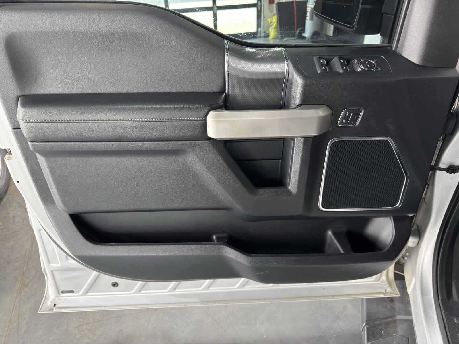 Vehicle photo 19
