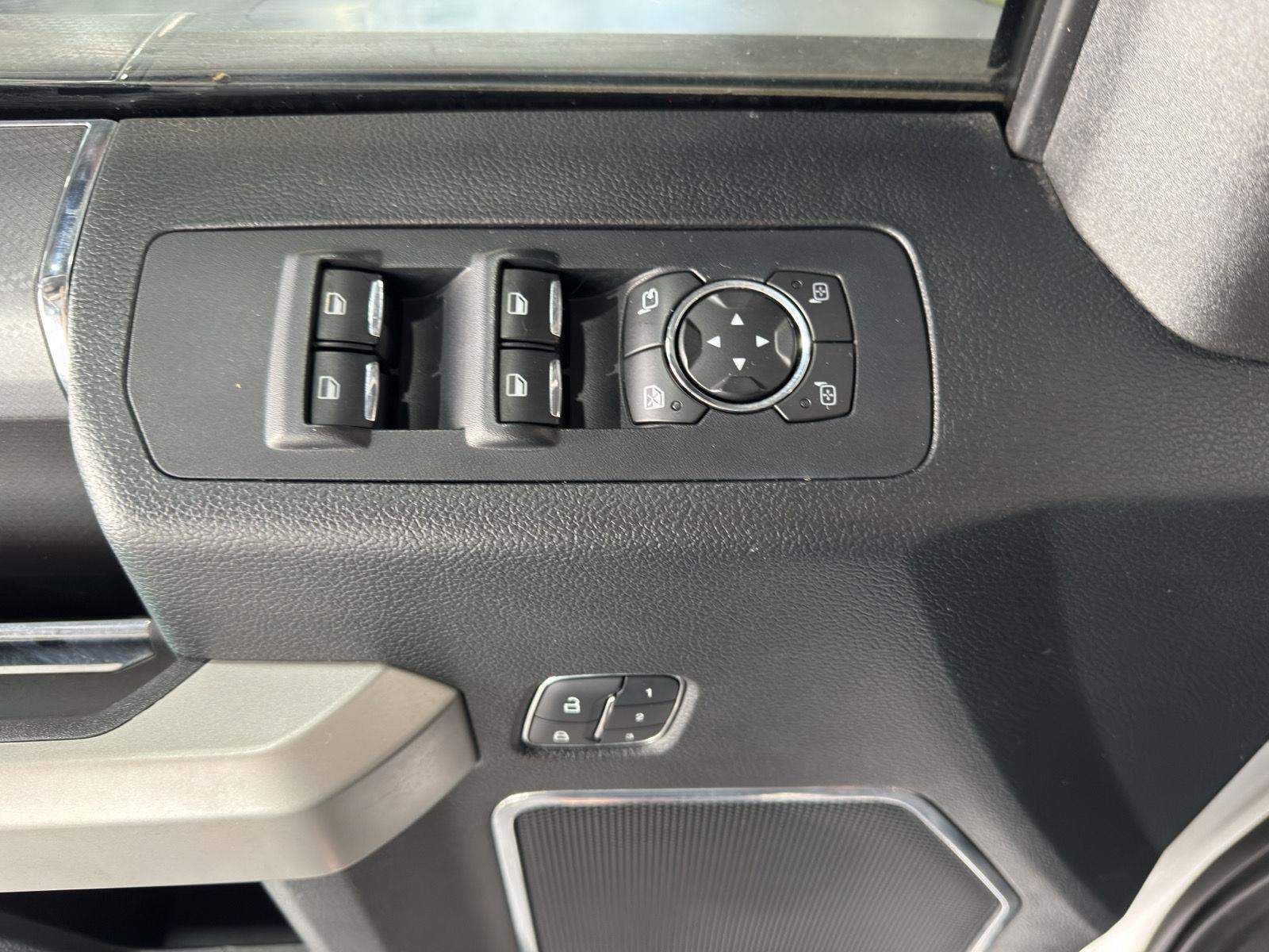Vehicle photo 20