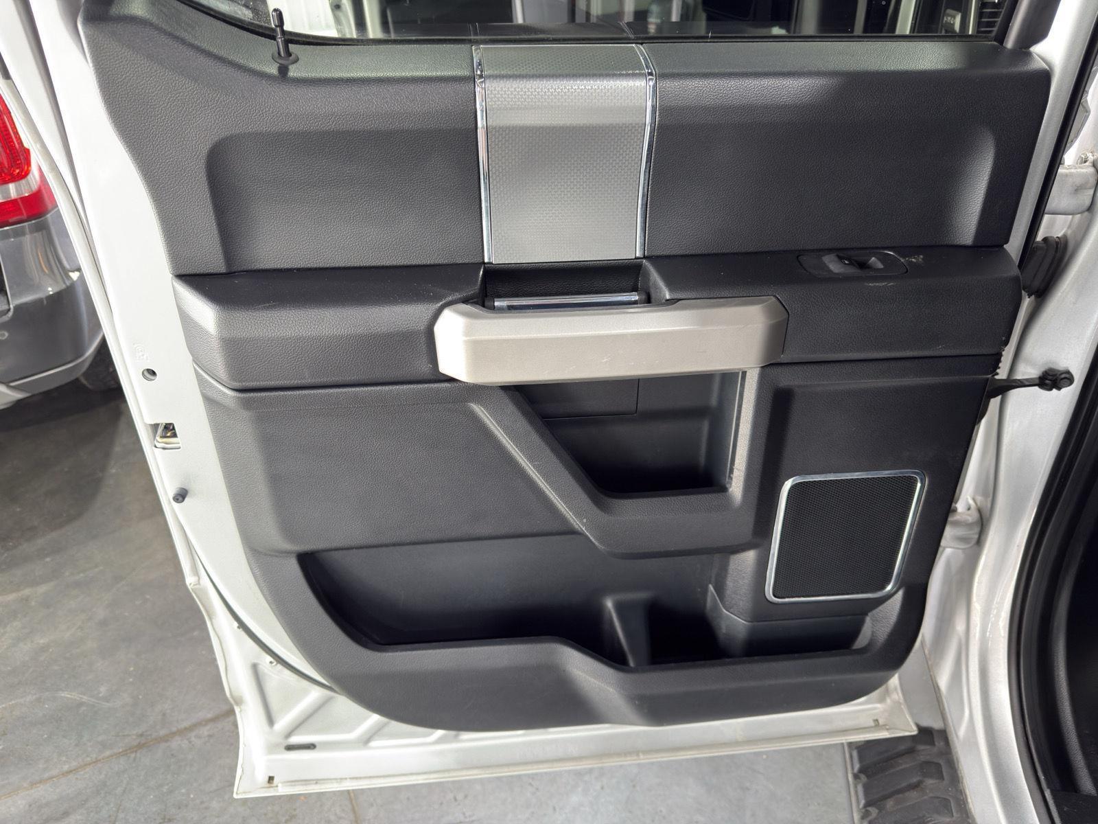 Vehicle photo 21