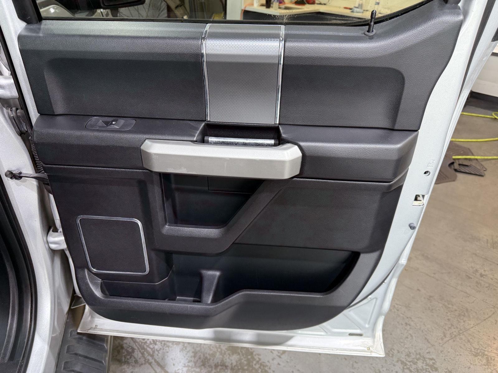Vehicle photo 23