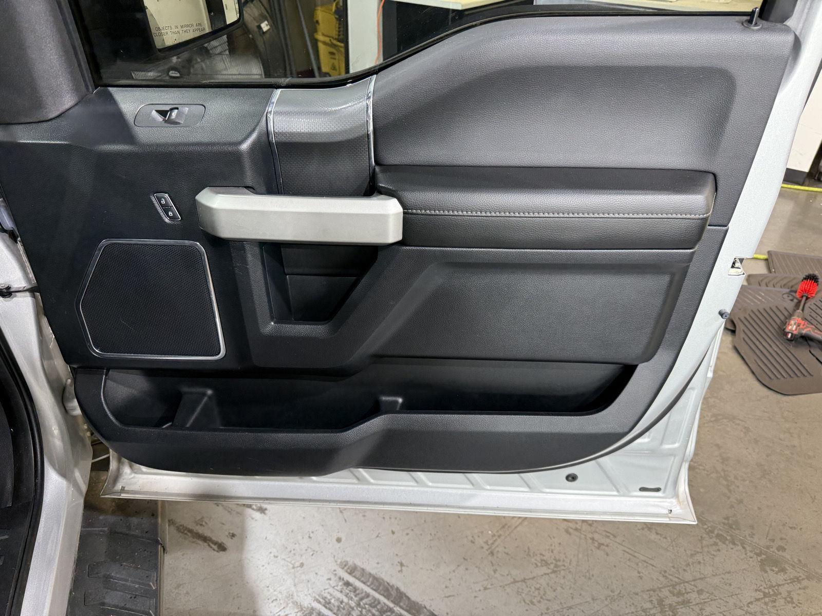 Vehicle photo 24