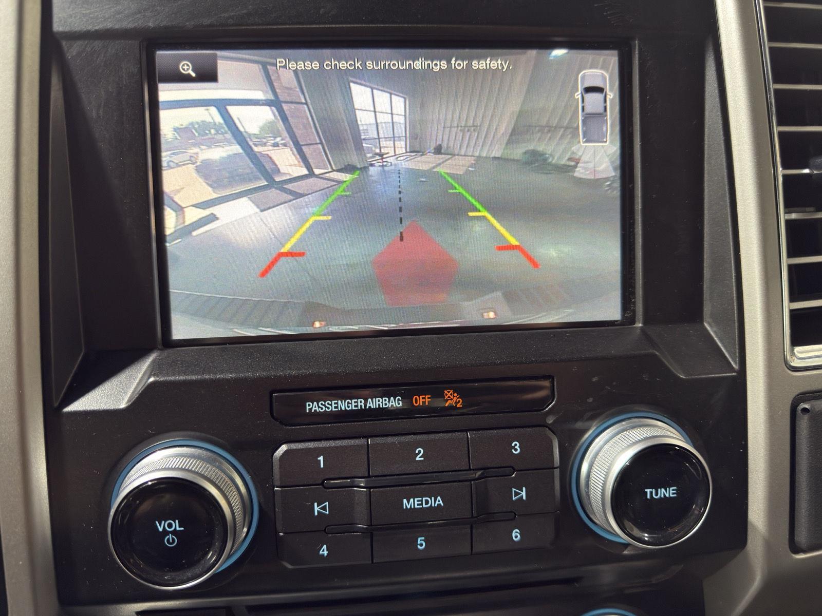 Vehicle photo 30
