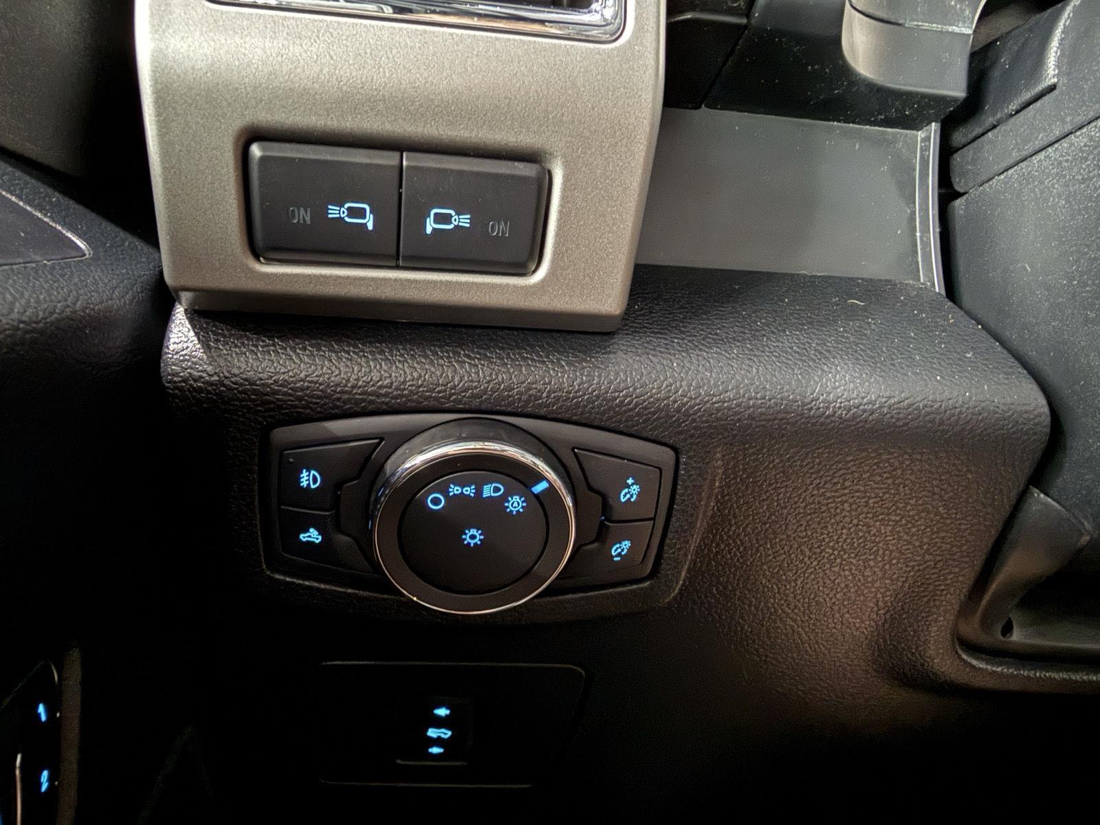 Vehicle photo 13