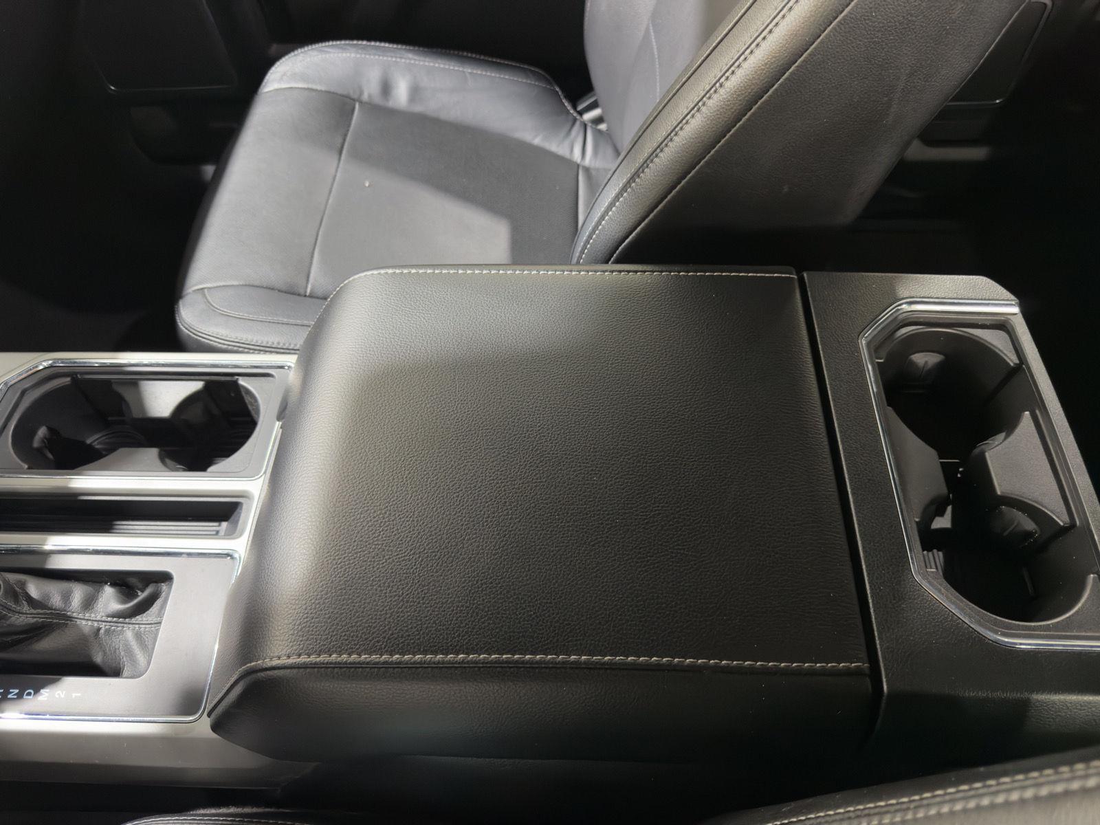 Vehicle photo 32