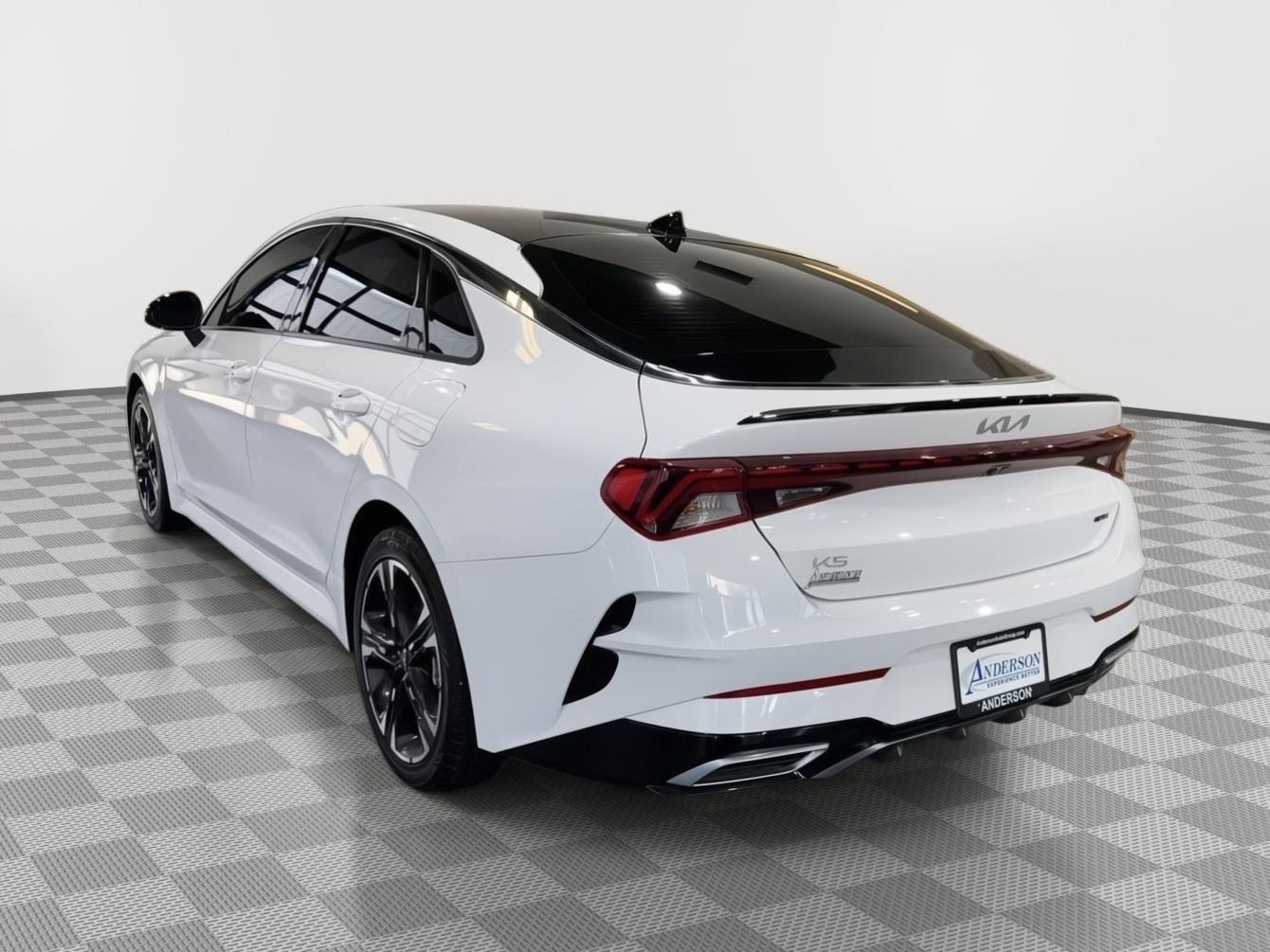Vehicle photo 9