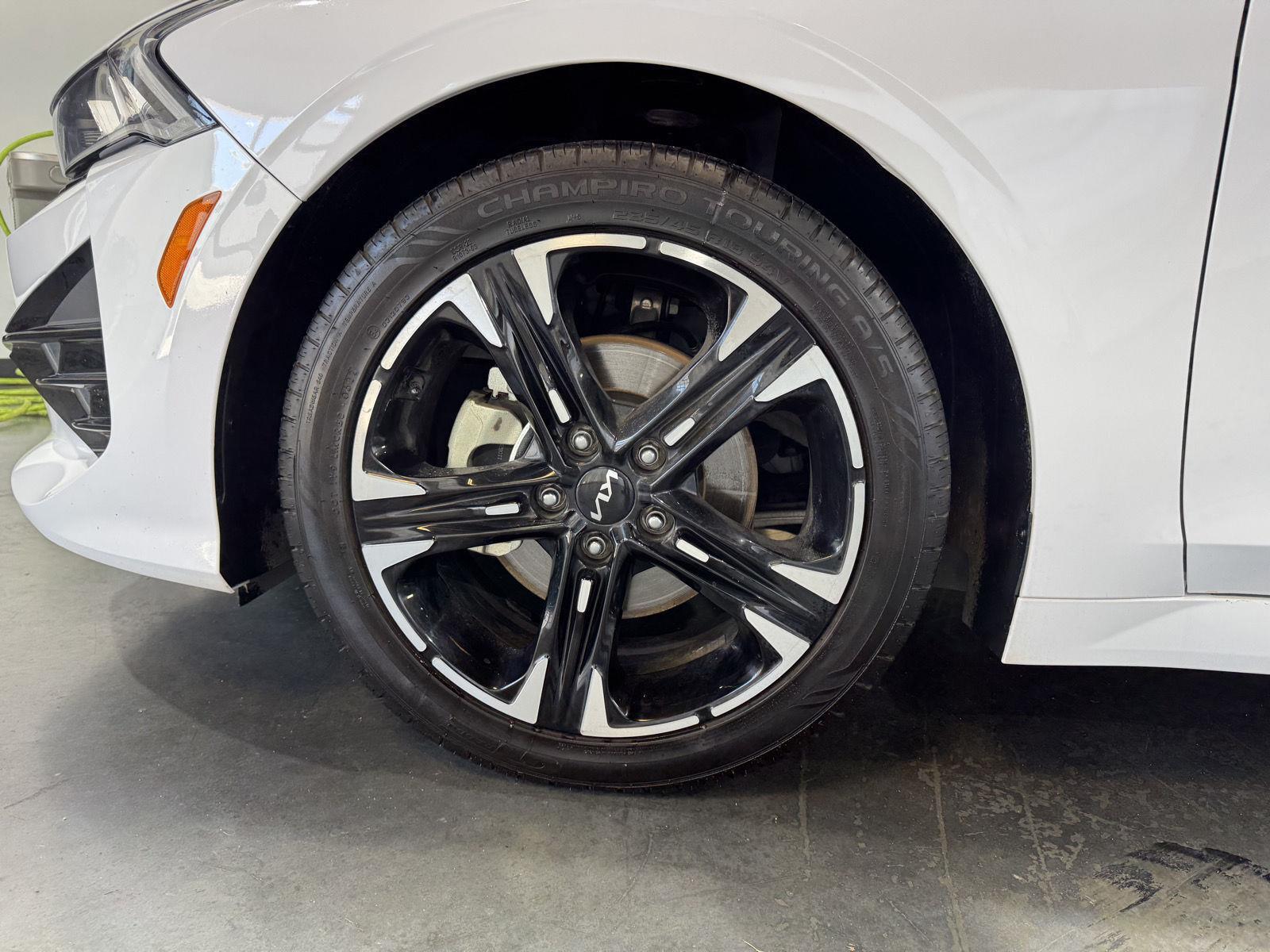 Vehicle photo 10