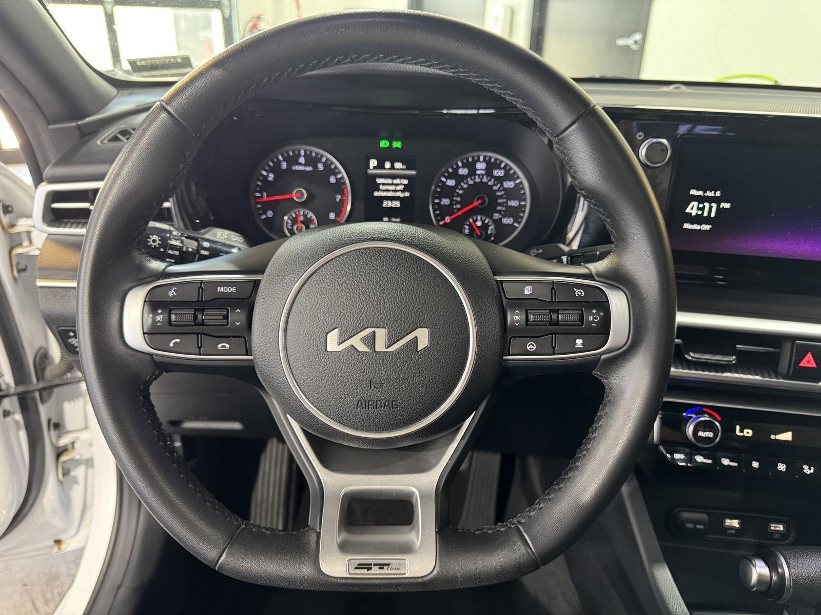 Vehicle photo 12