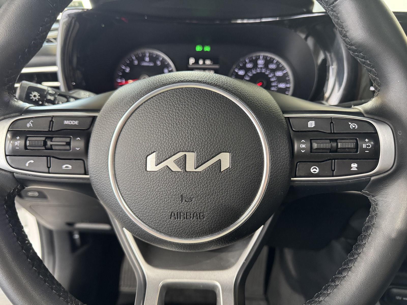 Vehicle photo 13