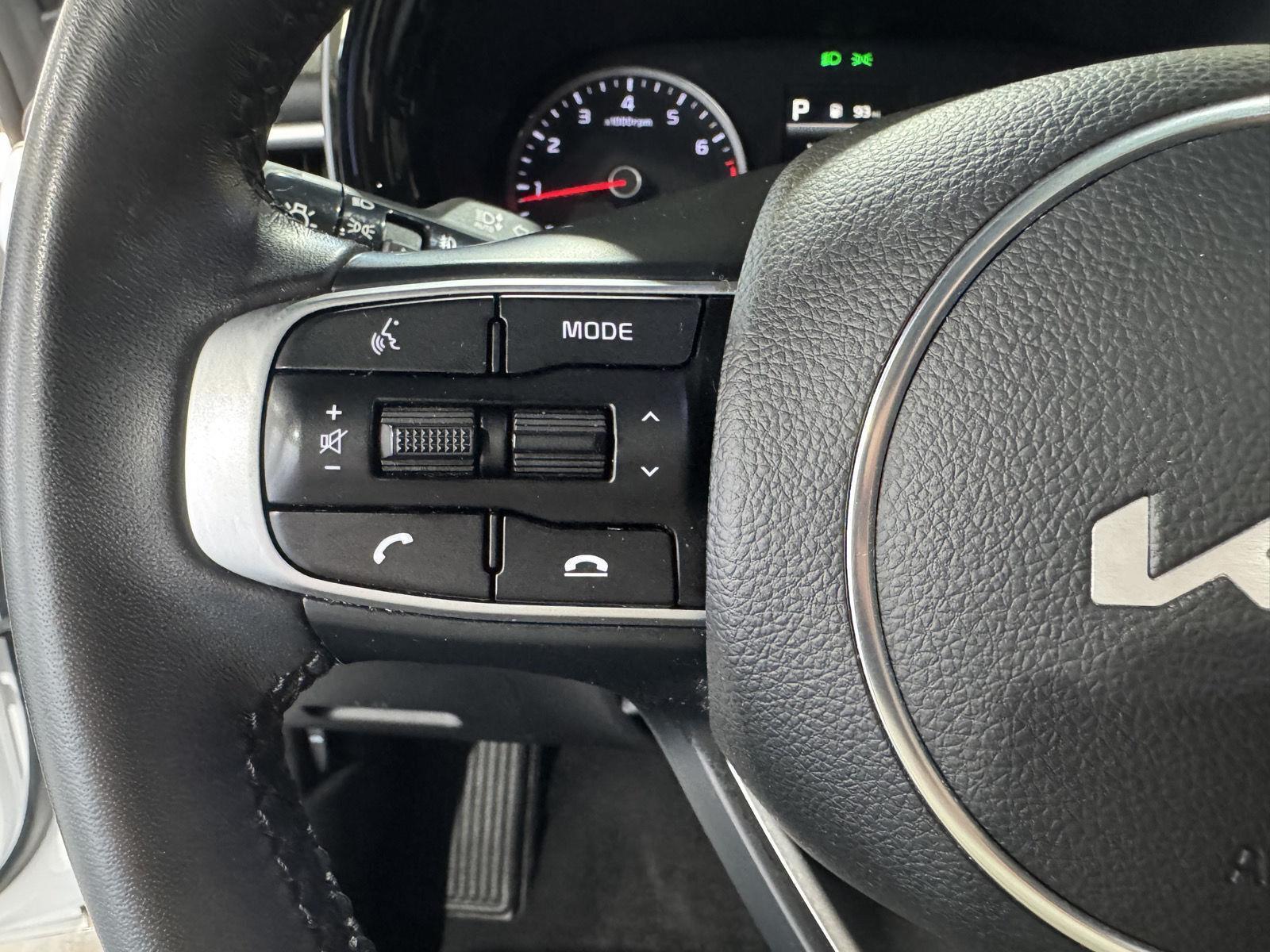 Vehicle photo 14