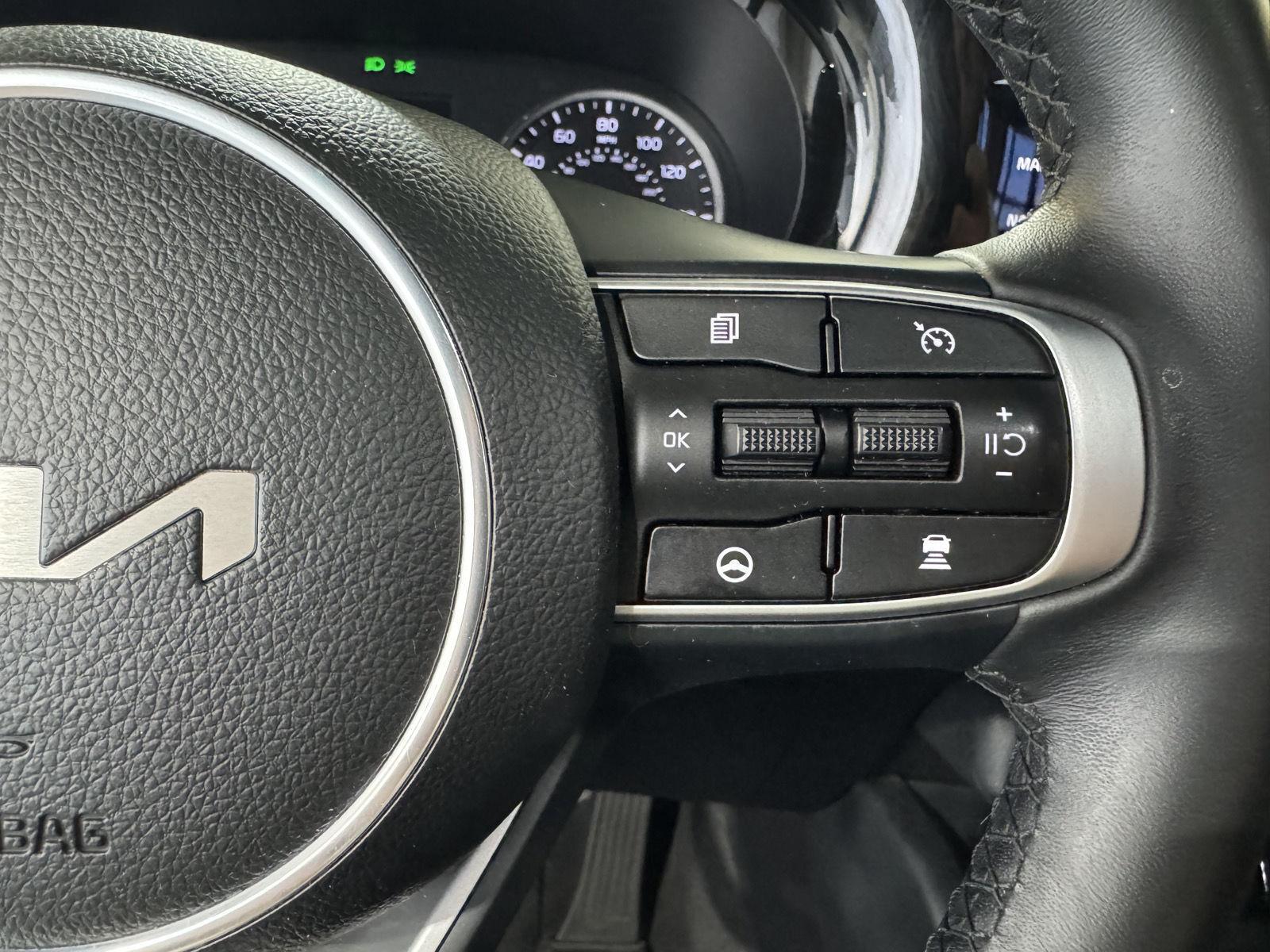Vehicle photo 15