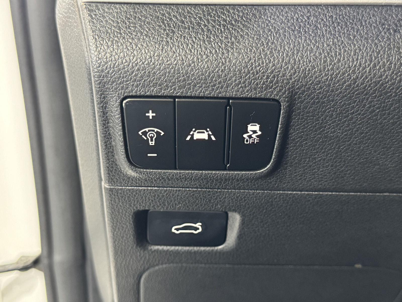 Vehicle photo 16
