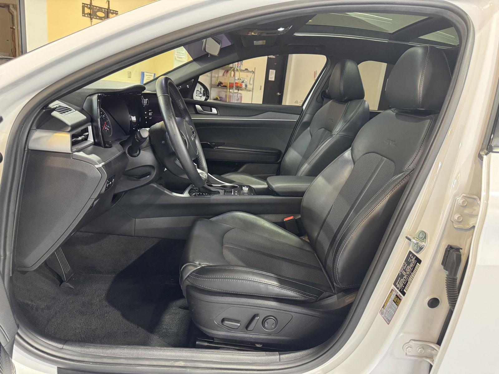 Vehicle photo 18