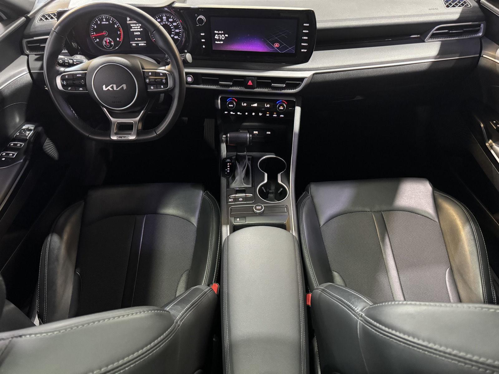 Vehicle photo 20