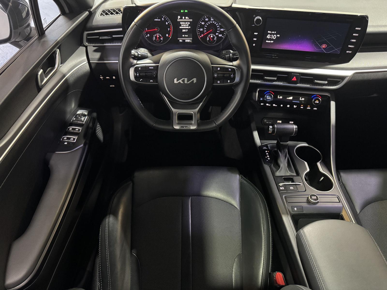 Vehicle photo 21