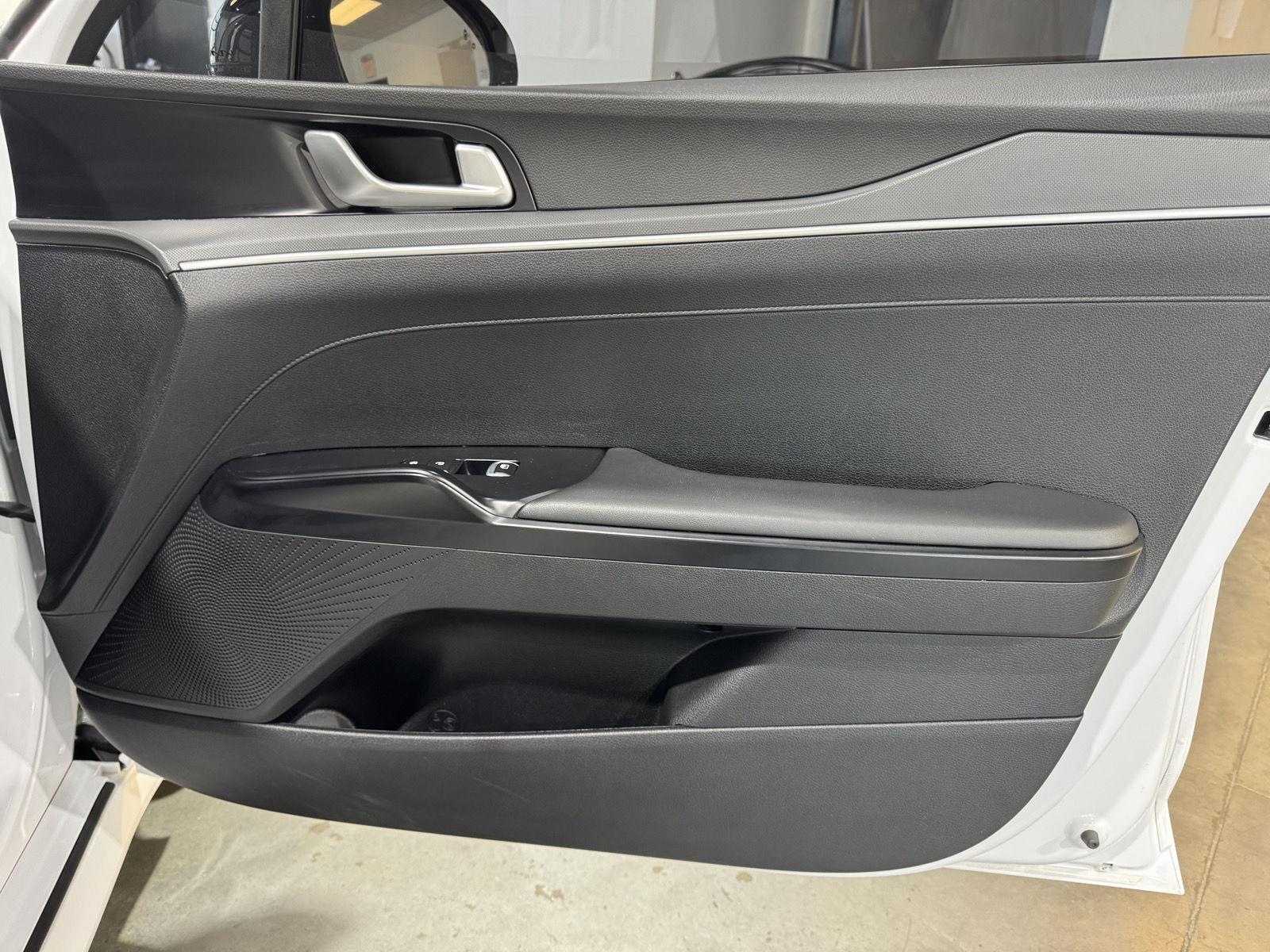 Vehicle photo 22
