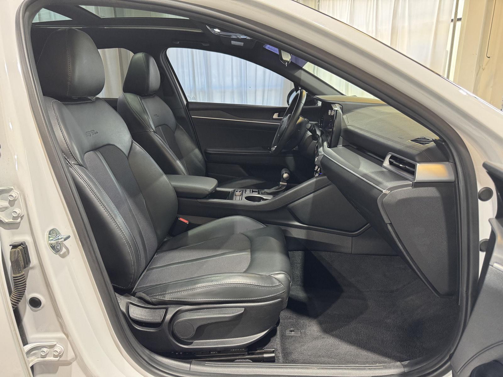 Vehicle photo 23