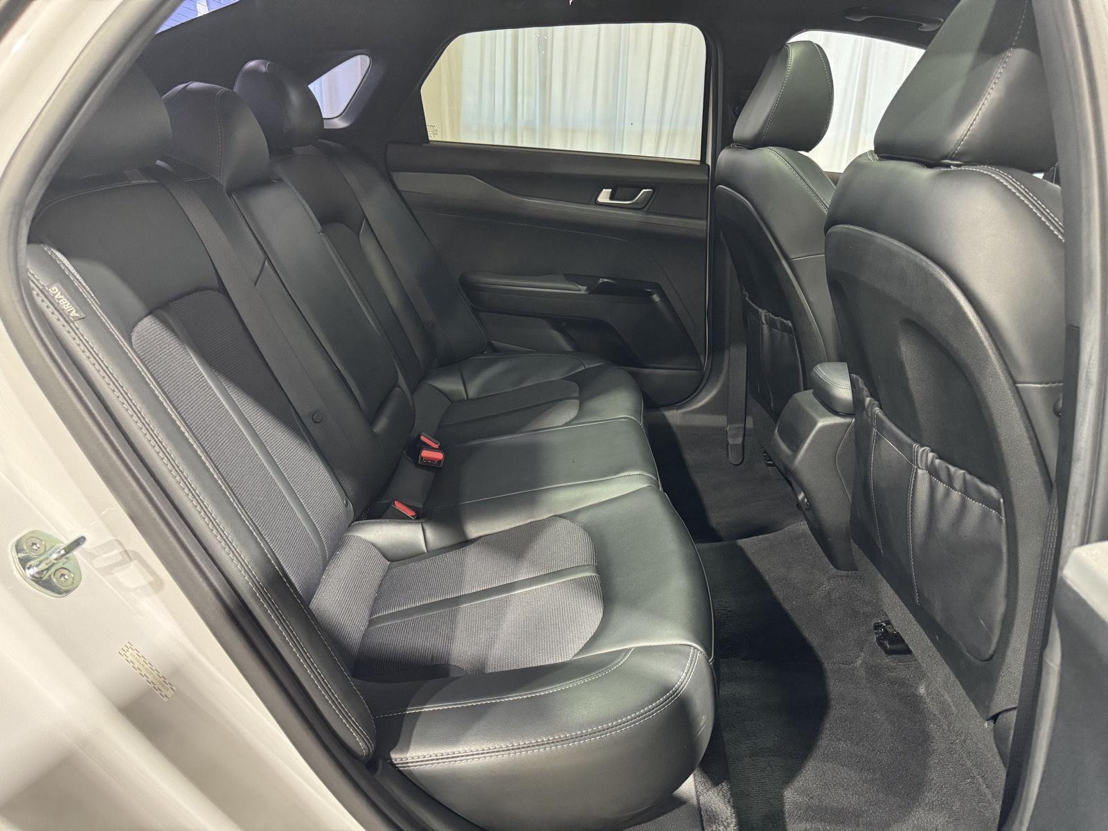 Vehicle photo 25