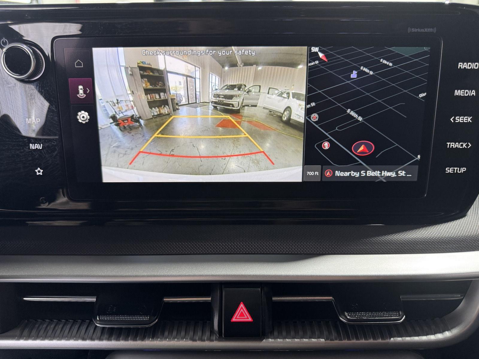 Vehicle photo 27